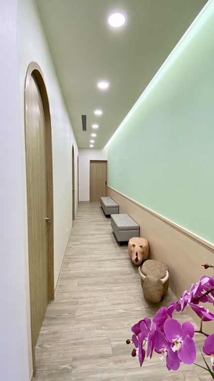 佳言語言治療所 — 明亮走廊